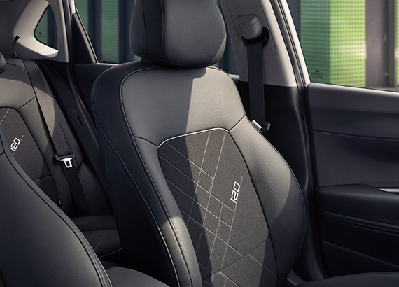 Nuevo diseño de asiento con la marca i20.