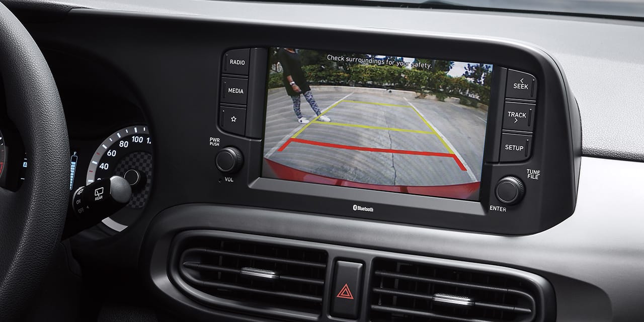 Cámara de visión trasera con guías y sensores de estacionamientos traseros
