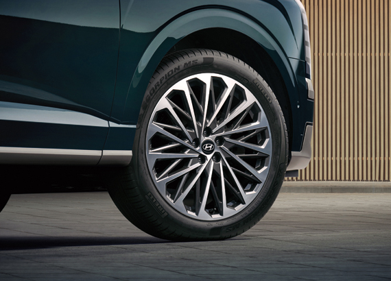 Llantas de aleación de 21 pulgadas (Versión Calligraphy).