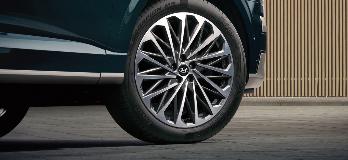 Llantas de aleación de 21 pulgadas (Según versión).