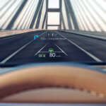 Pantalla de proyección superior integrada (HUD).