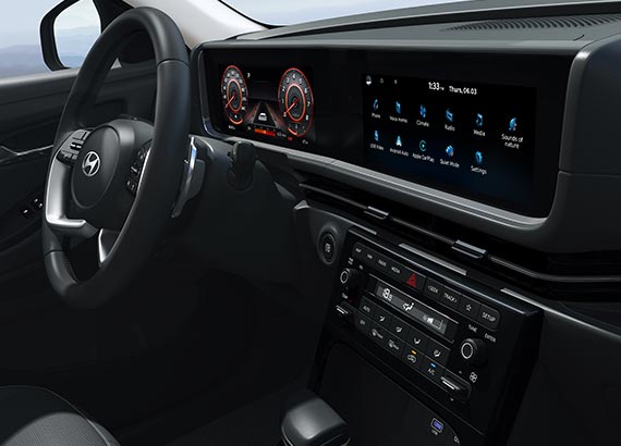 Pantalla táctil panorámica con Panel digital 10,25” + Radio Touch 10,25” 